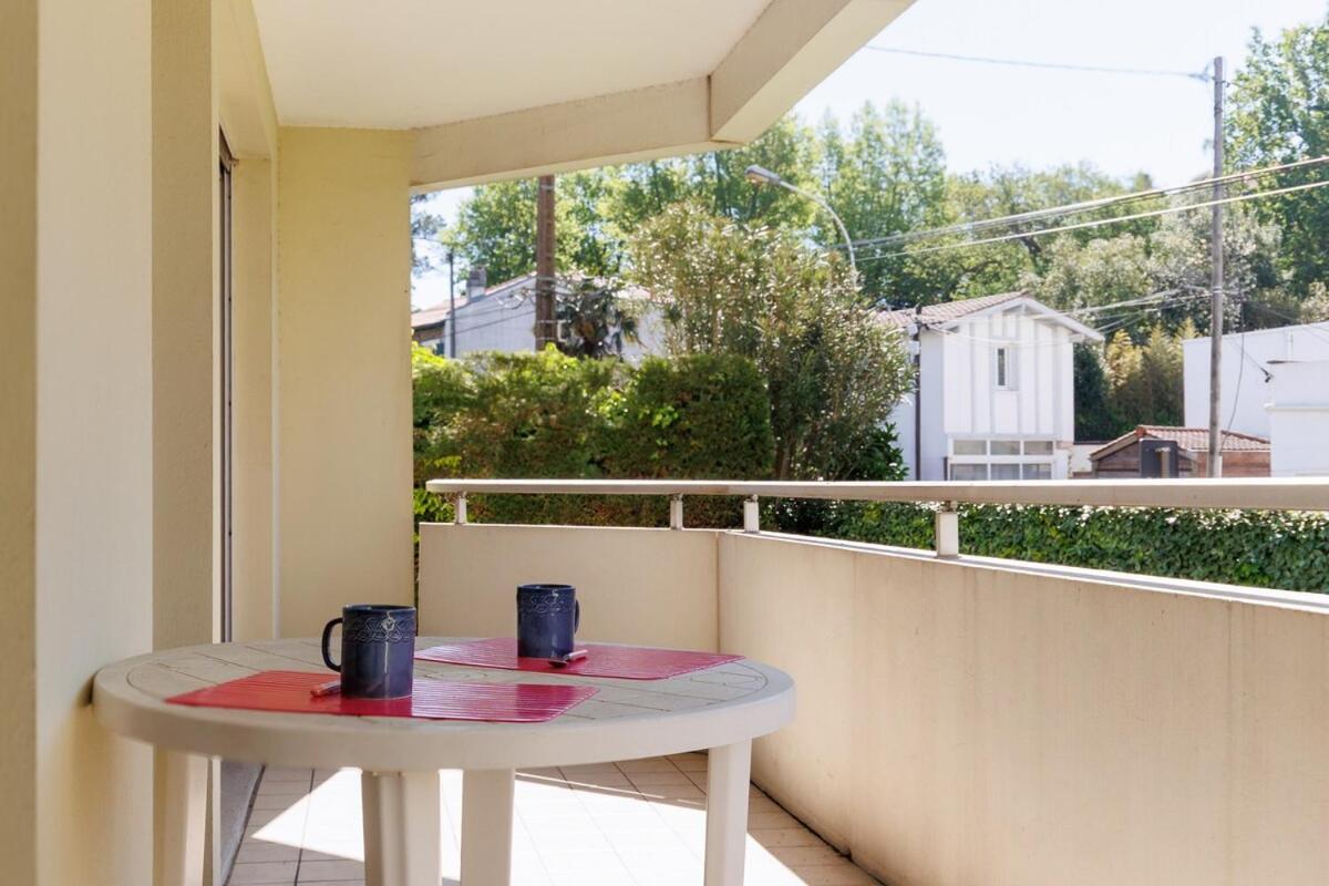 Comfortable Close To And Center Apartamento Biarriz